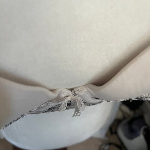 Victoria Secret Body by Victoria Bra Size 34DDD Lined Demi Double Cream Lace - Picture 14 of 16